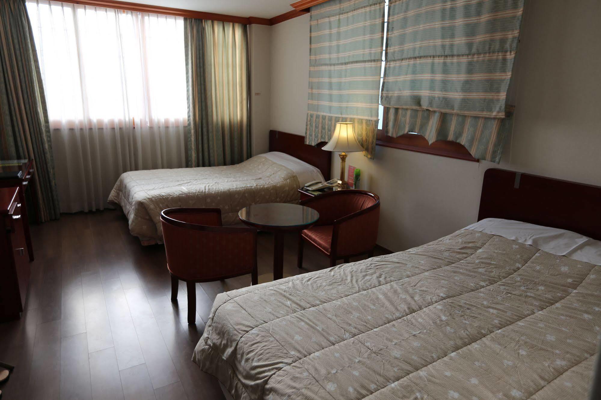 Samhaein Tourist Hotel Jeju Exterior foto